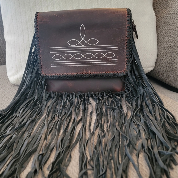 Countryside Co. Fringe Boot Stitch Crossbody Bag - Picture 4 of 13